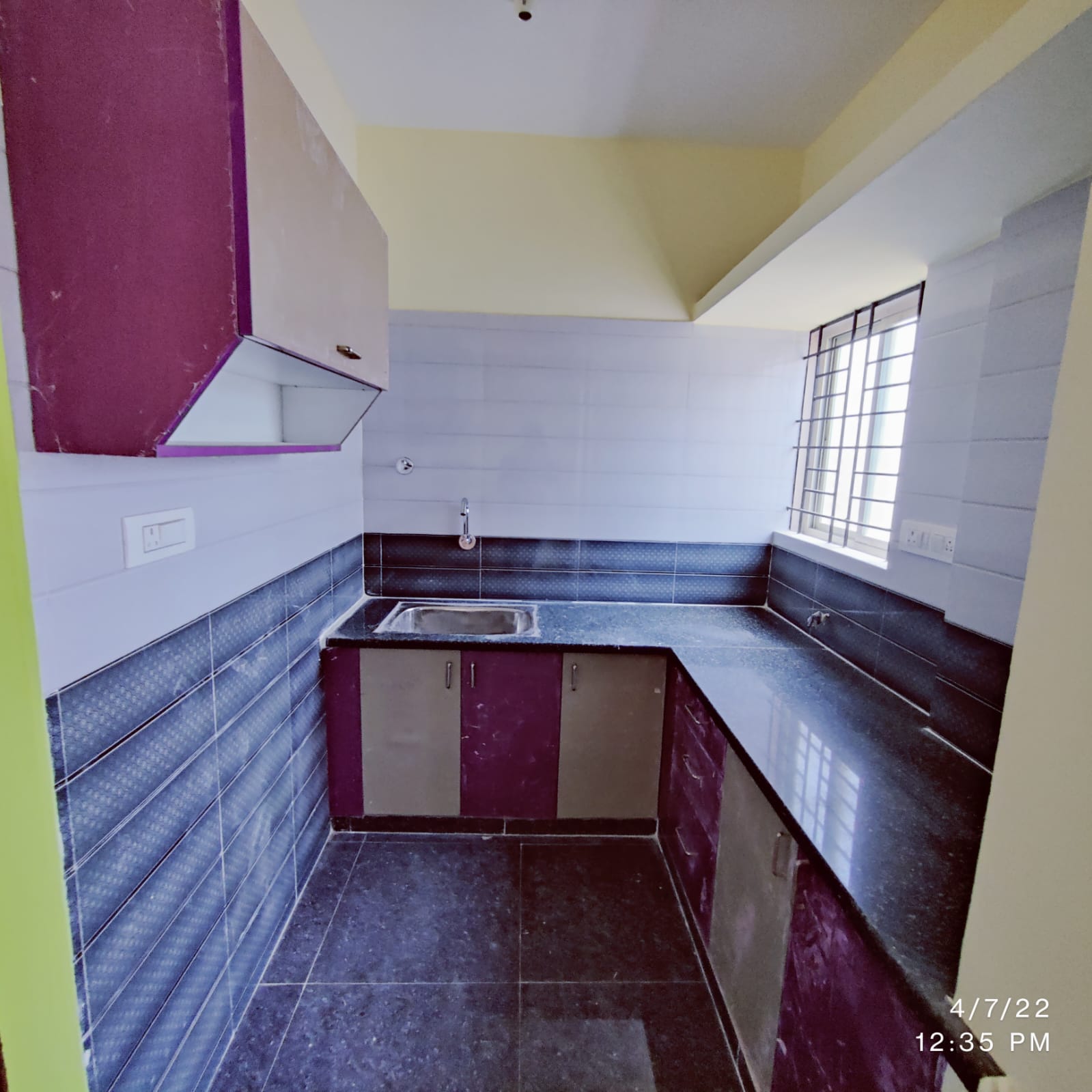Fully furnished 1bhk flat with modern kitchen Alt Service Apartment