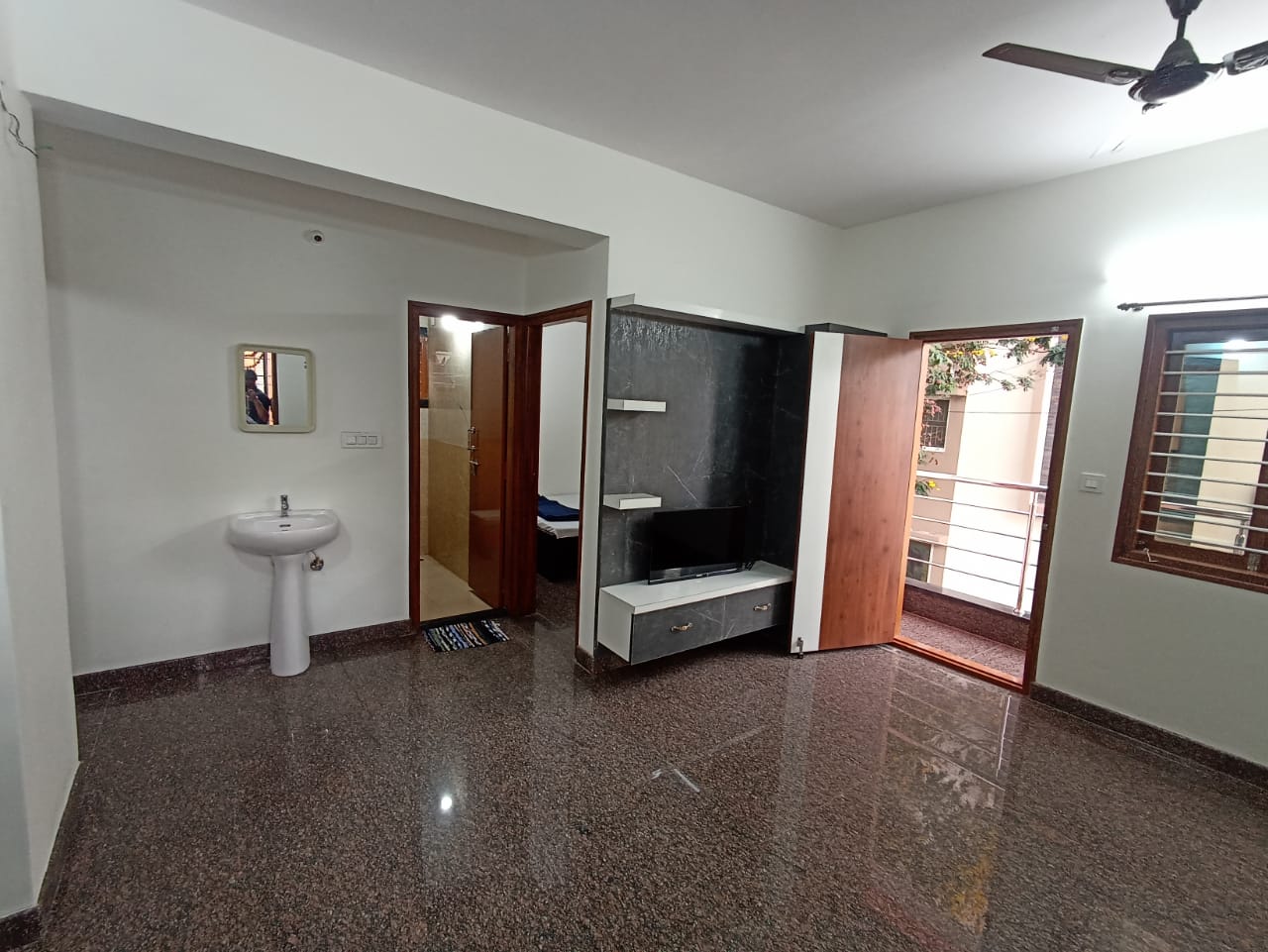 Family friendly Fully furnished 2BHK Flat in Bommanahalli Alt