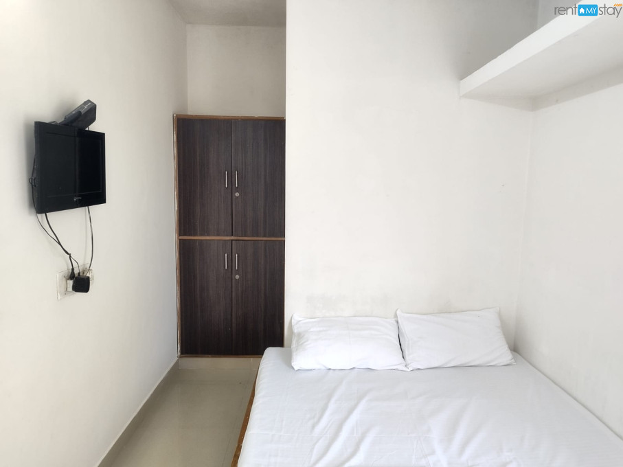 Furnished 1RK Flat For Bachelors near Sony World Signal Alt